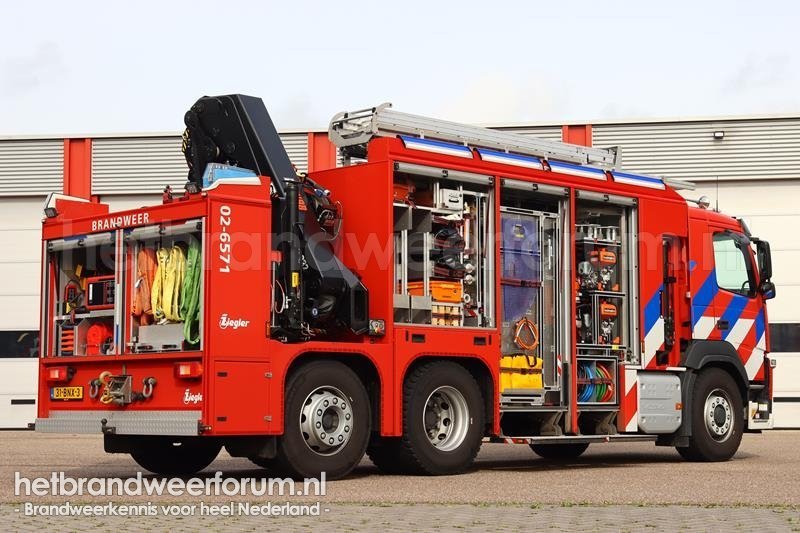 02-6571 Hulpverleningsvoertuig