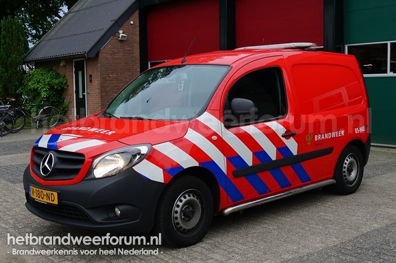 05-9483 Personeel/Materiaalvoertuig