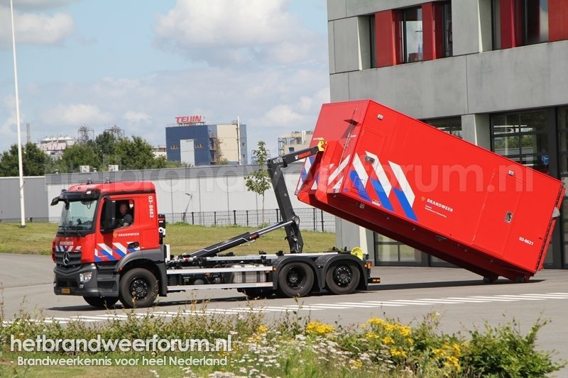 03-8682 Haakarmvoertuig