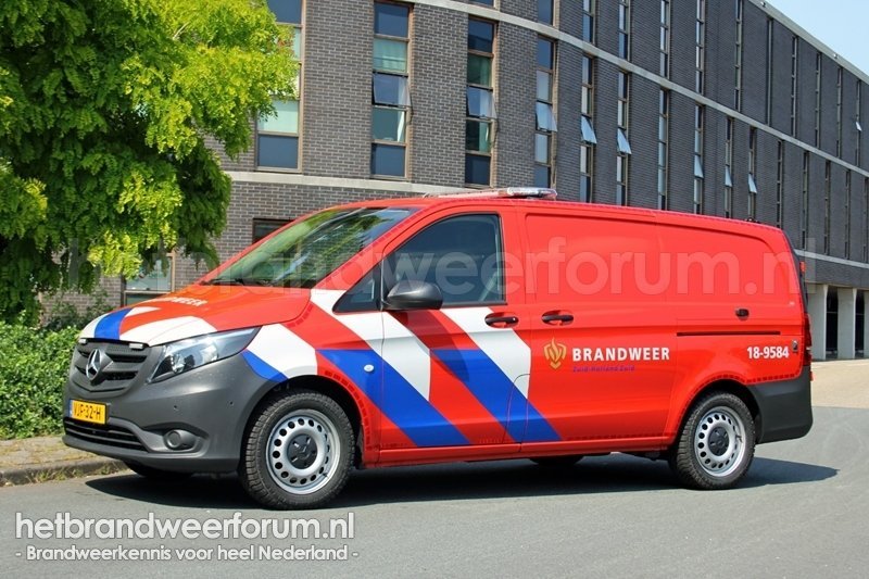 18-9584 Personeel/Materiaalvoertuig