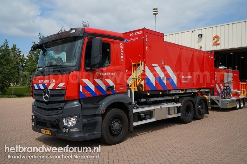 05-1281 Haakarmvoertuig