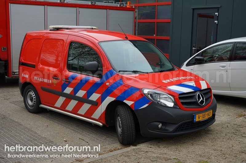 05-9484 Personeel/Materiaalvoertuig