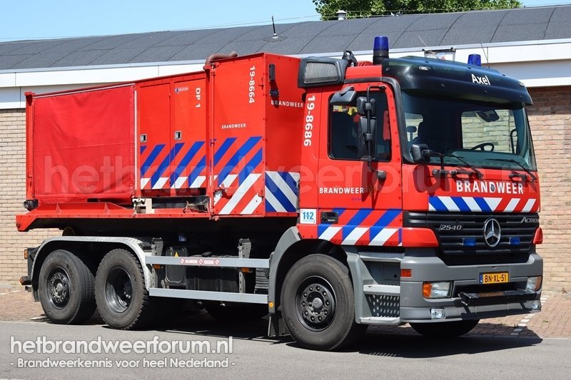 19-8686 Haakarmvoertuig