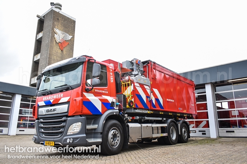 17-9185 Haakarmvoertuig