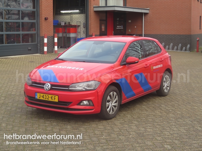 16- Dienstauto (J-432-KF)