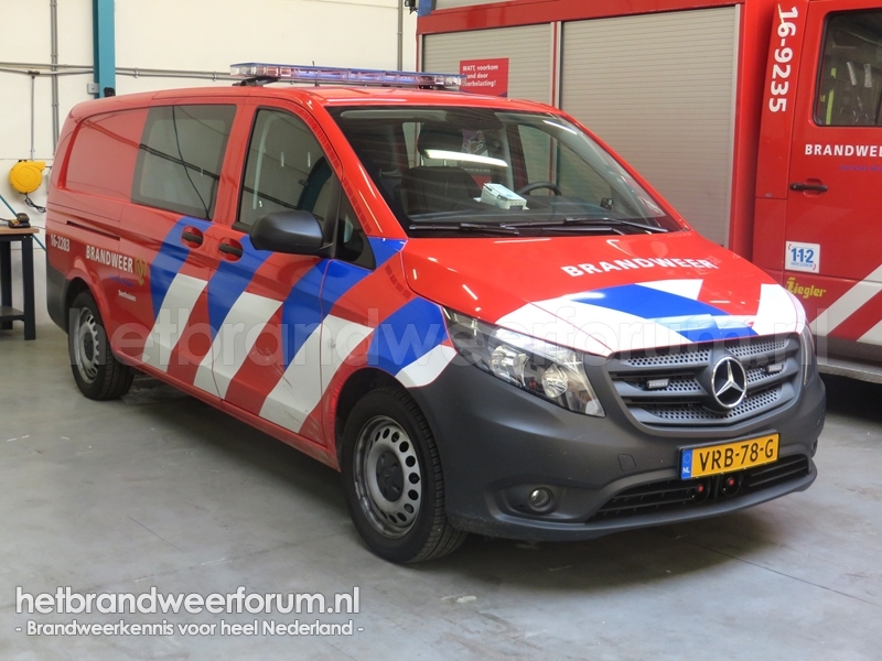 16-2283 Personeel/Materiaalvoertuig