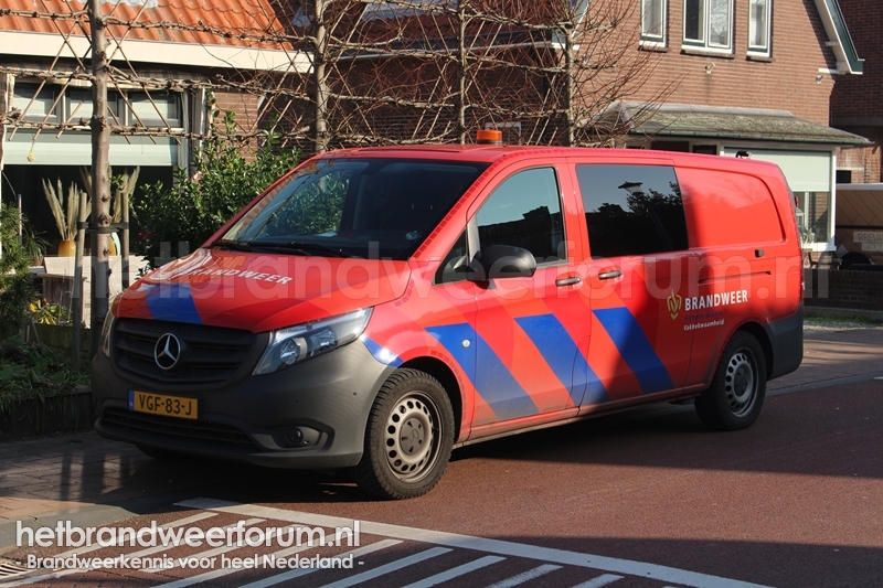 16 Personeel/Materiaalvoertuig (VGF-83-J)