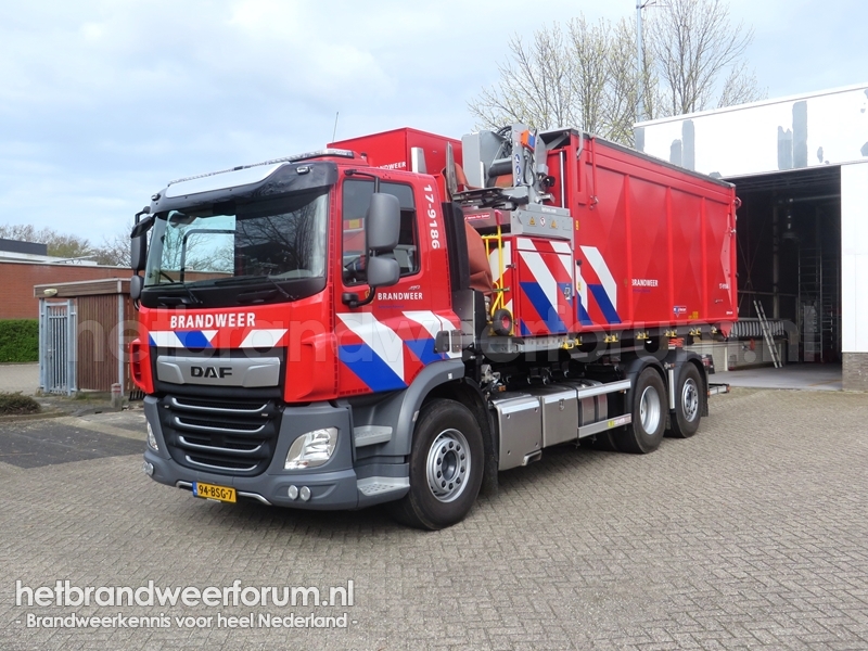 17-9186 Haakarmvoertuig