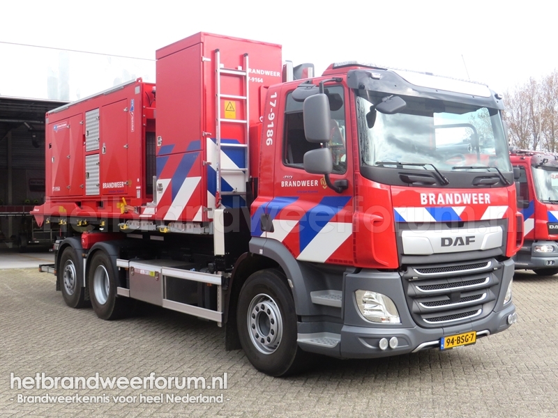 17-9186 Haakarmvoertuig