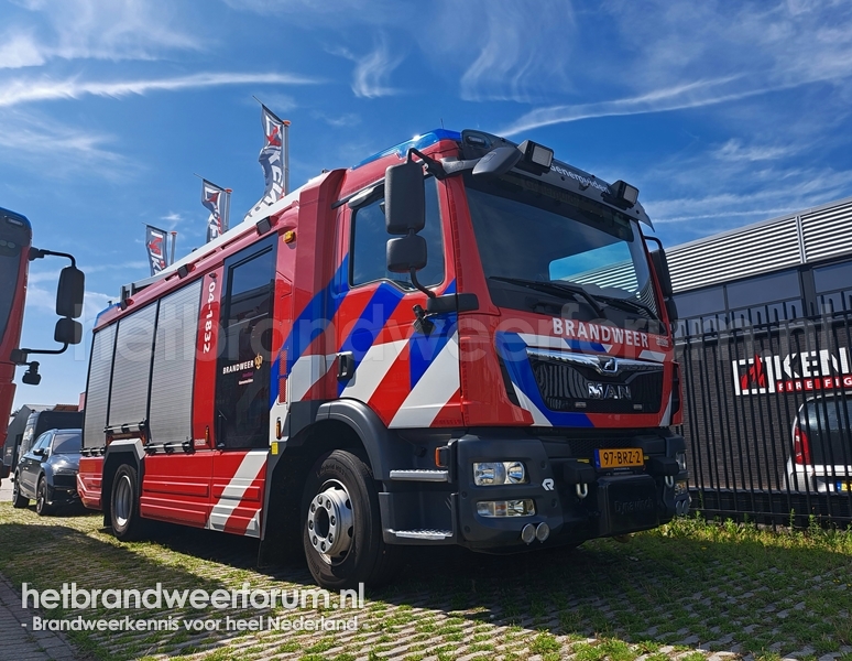 04-1832 Tankautospuit