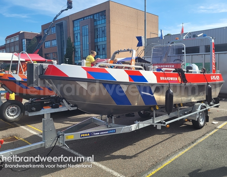 11-4011 Brandweervaartuig