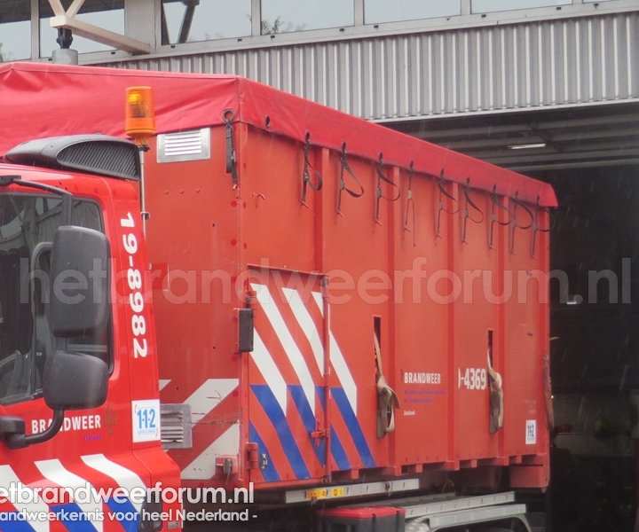 19-4369 Slangenhaakarmbak