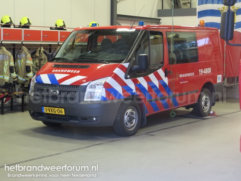 19-4800 Personeel/Materiaalvoertuig