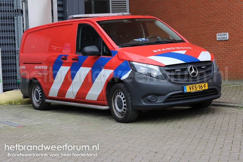 11-8002 Personeel/Materiaalvoertuig