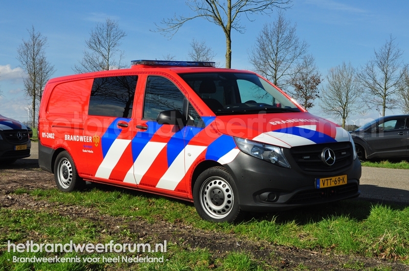 01-2402 Personeel/Materiaalvoertuig