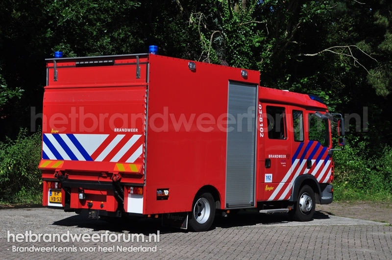 03-8102 Personeel/Materiaalvoertuig