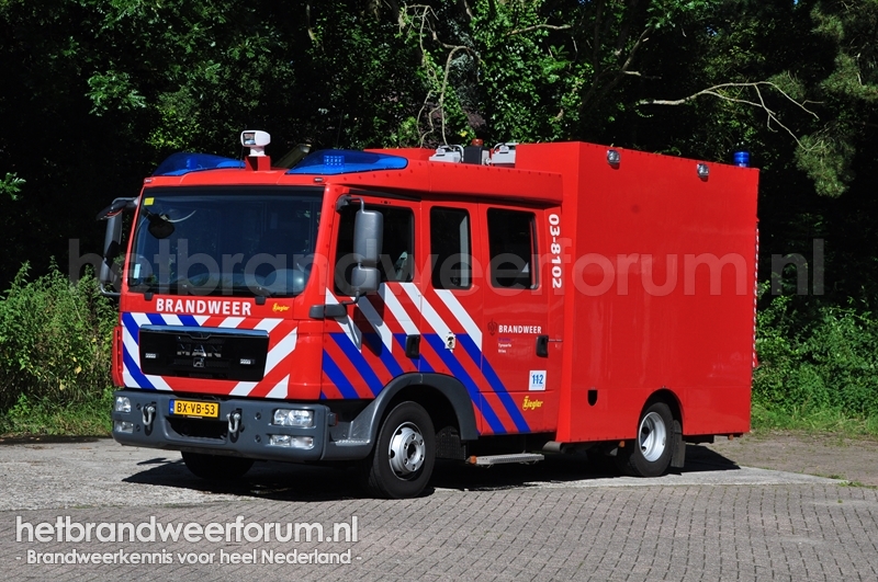 03-8102 Personeel/Materiaalvoertuig