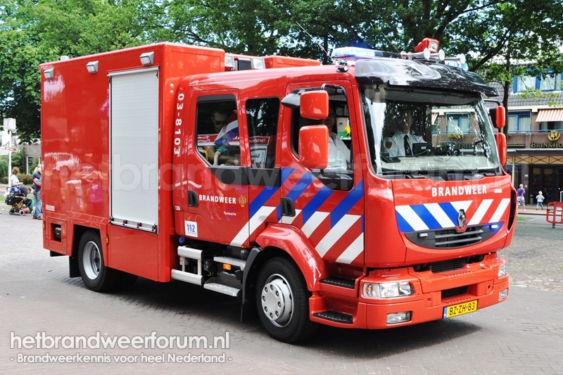 03-8103 Personeel/Materiaalvoertuig