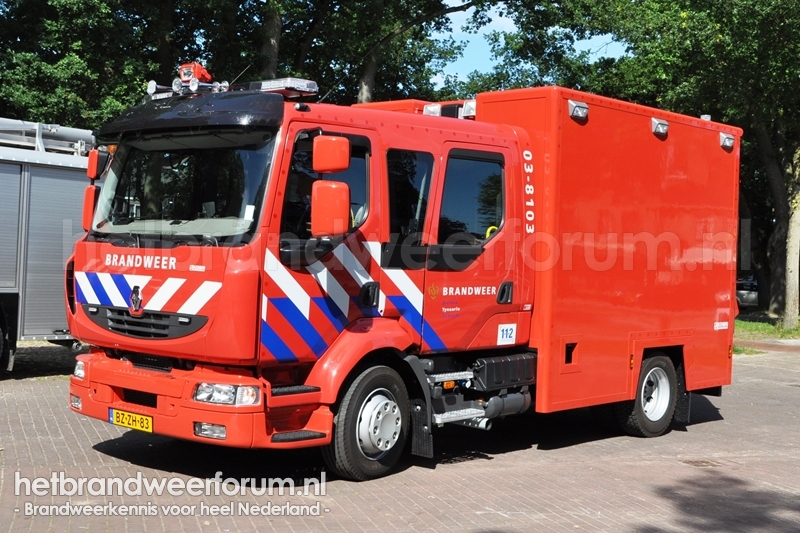 03-8103 Personeel/Materiaalvoertuig