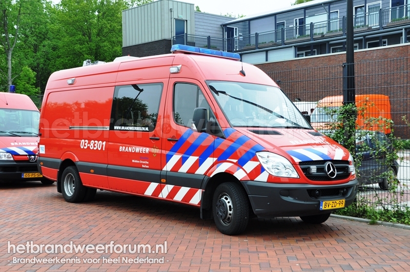 03-8301 Personeel/Materiaalvoertuig