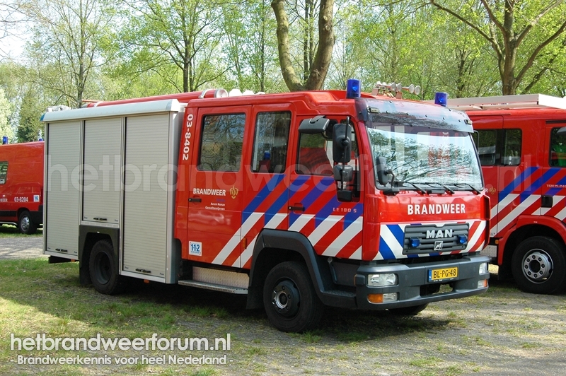 03-8402 Personeel/Materiaalvoertuig (BL-PG-48)
