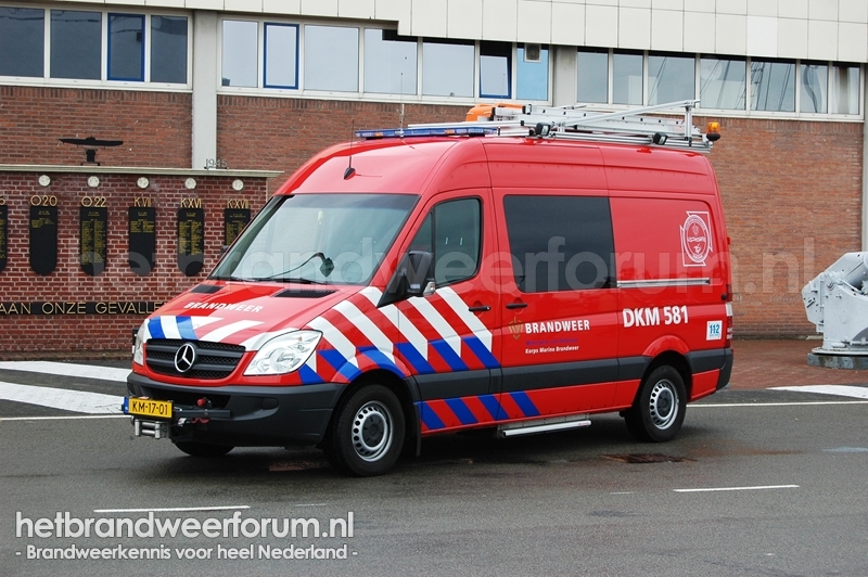 30-9711 Waterongevallenvoertuig Defensie