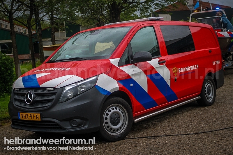 11-7081 Personeel/Materiaalvoertuig