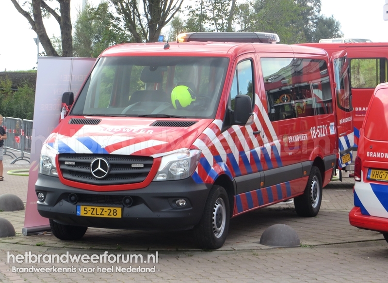 18-5221 Dienstbus 25KV Team