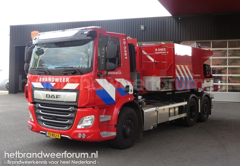 18-5481 Haakarmvoertuig