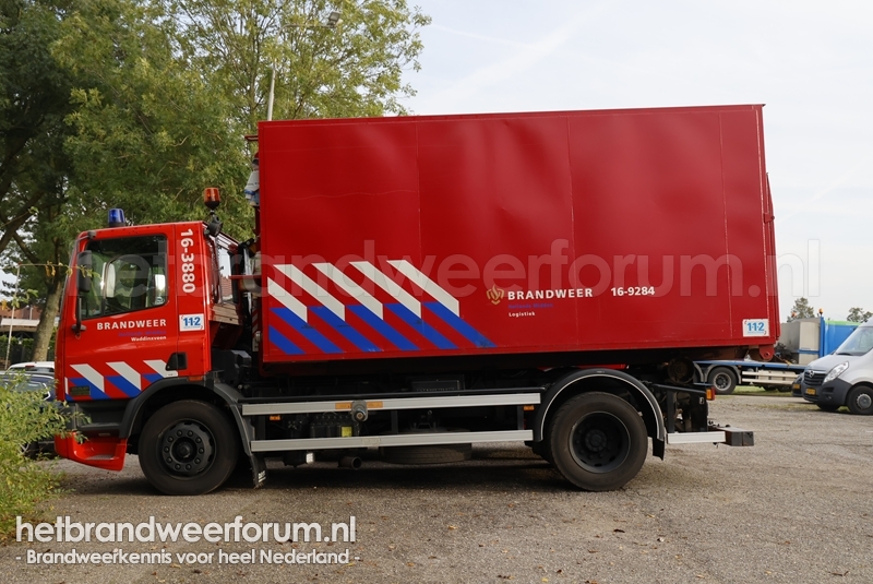 16-3880 Haakarmvoertuig