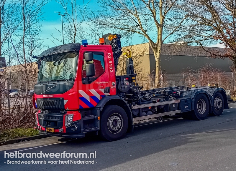 02-6182 Haakarmvoertuig Kraan