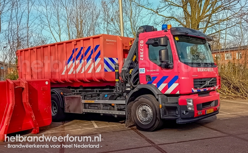 02-7382 Haakarmvoertuig met kraan