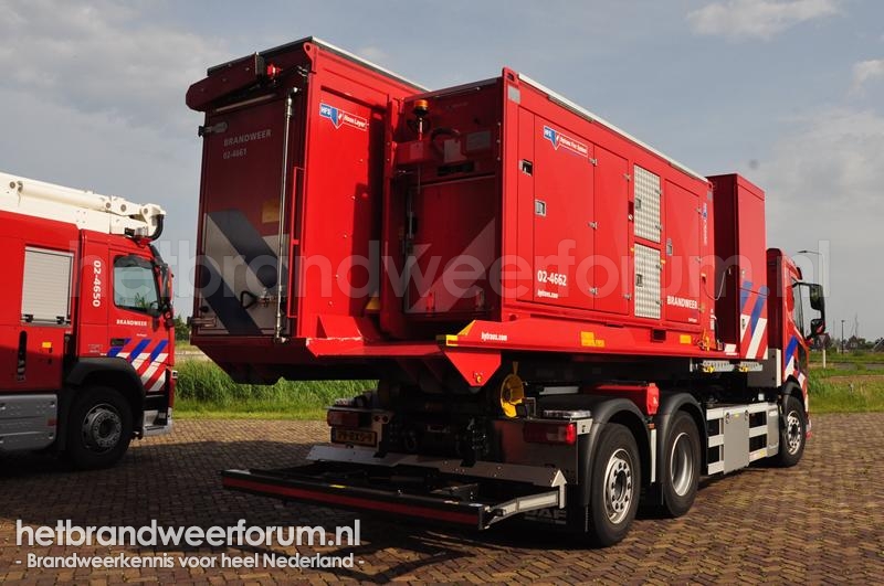 02-4662 Dompelpomphaakarmbak Grootschalige Watervoorziening