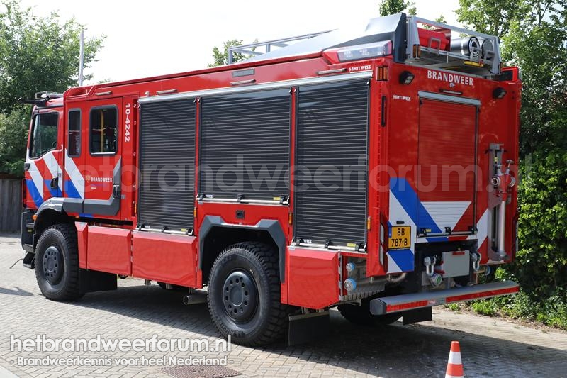 10-4242 Tankautospuit (TST-NB)