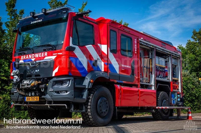 10-4242 Tankautospuit (TST-NB)