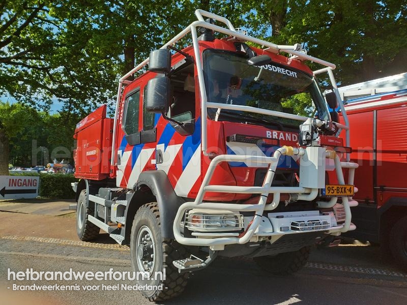 14-2744 Terreinvaardig Natuurbrandbestrijdingsvoertuig