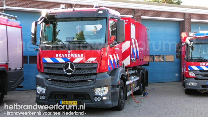 23-1381 Haakarmvoertuig