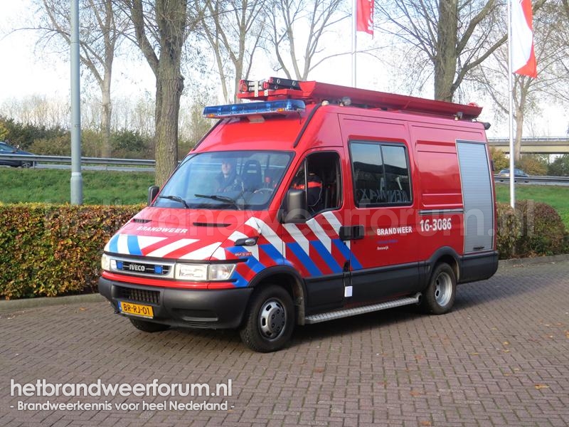 16-3086 Personeel/Materiaalvoertuig