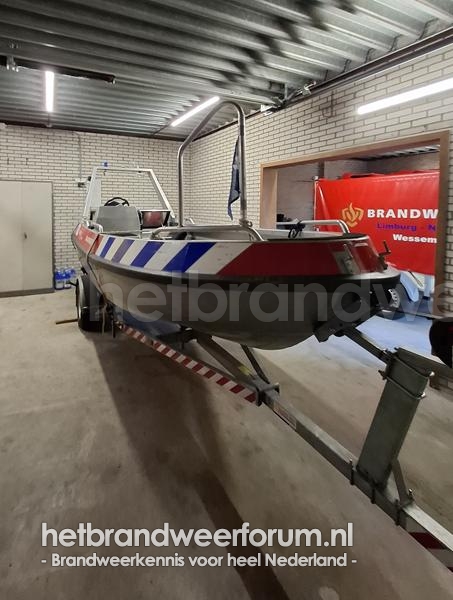 23-5511 Brandweervaartuig Klein (op aanhanger)