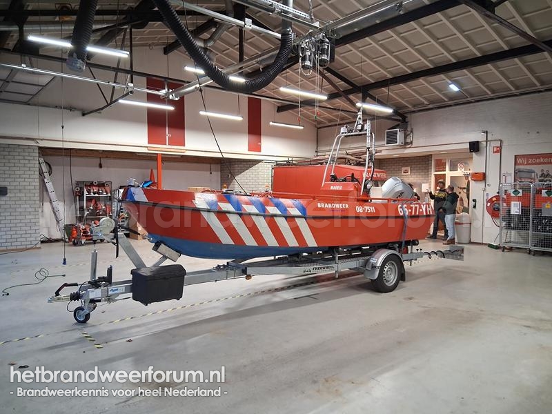 08-7511 Brandweervaartuig-Middel