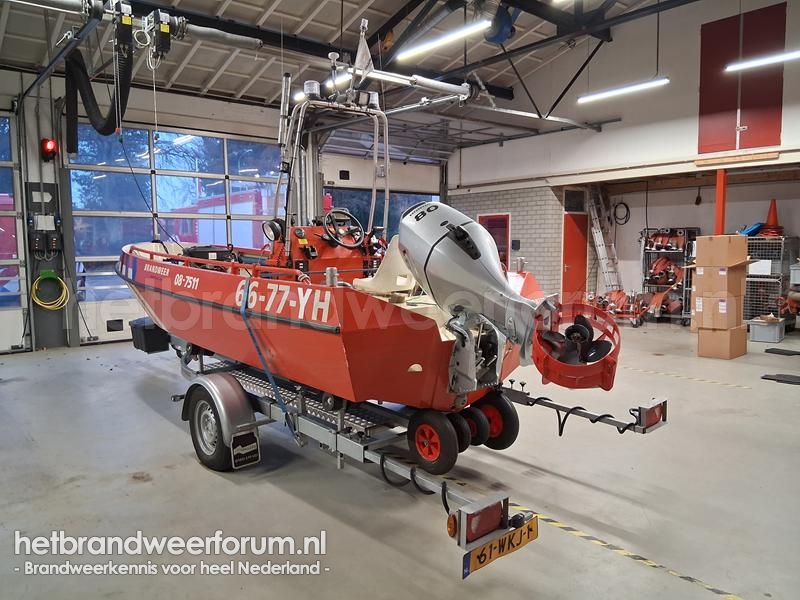 08-7511 Brandweervaartuig-Middel