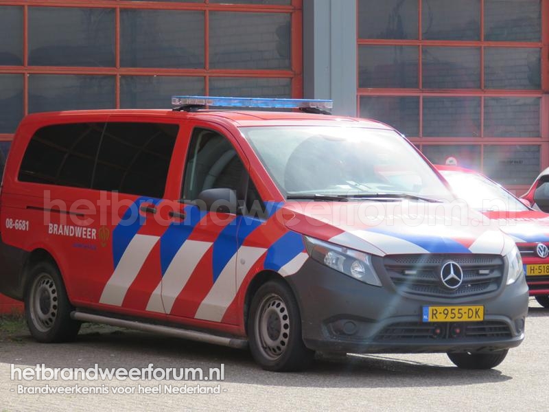 08-6681 Personeel/Materiaalvoertuig