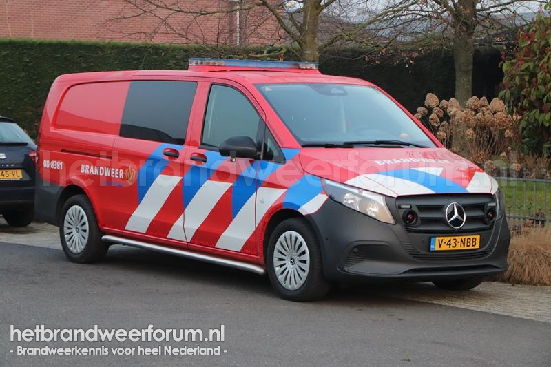 08-8381 Personeel/Materiaalvoertuig