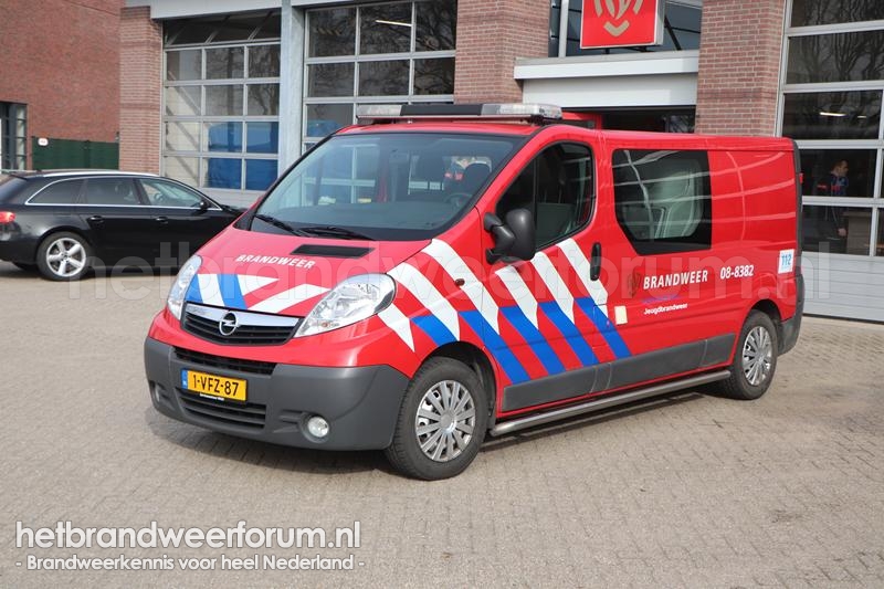 08-8382 Personeel/Materiaalvoertuig Jeugdbrandweer