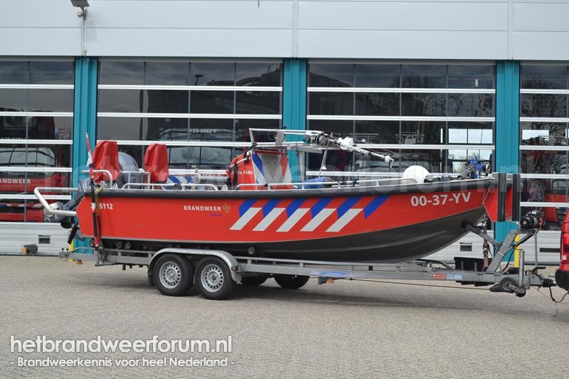 25-5112 Brandweervaartuig Middel
