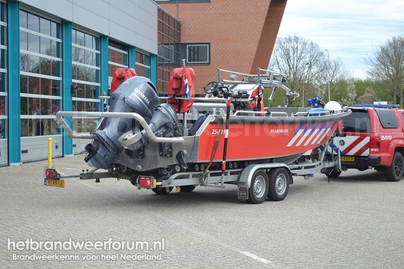 25-5112 Brandweervaartuig Middel