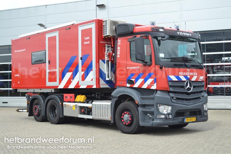 25-8184 Haakarmvoertuig