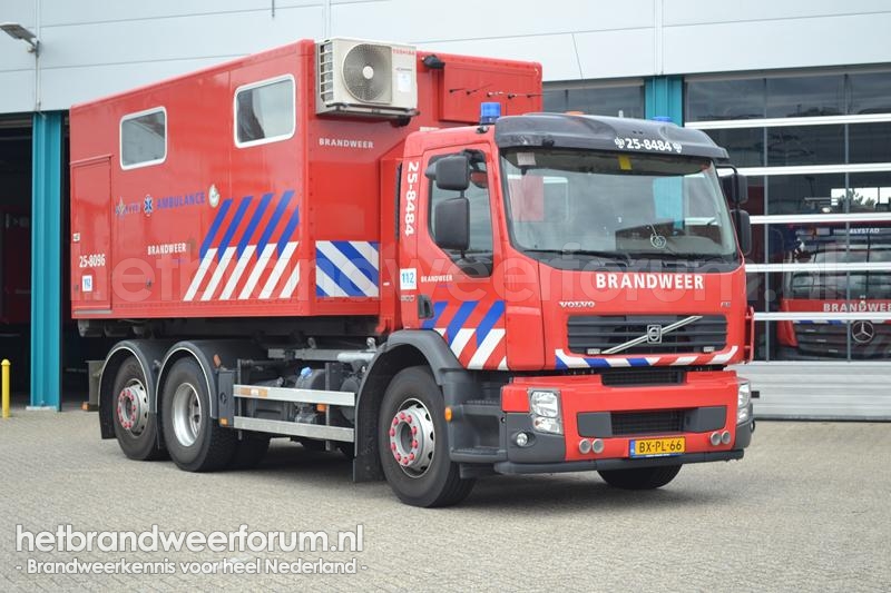  25-8484 Haakarmvoertuig 