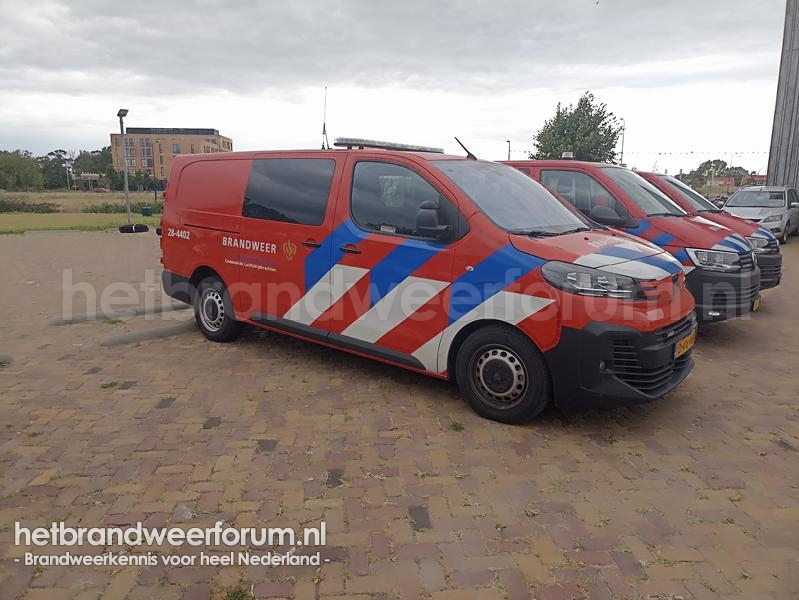 28-4402 Personeel/Materiaalvoertuig