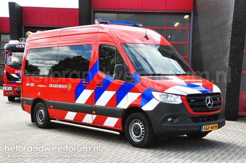 04-1282 Personeel/Materiaalvoertuig 